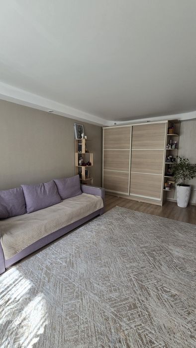 Продам двух комнатную квартиру