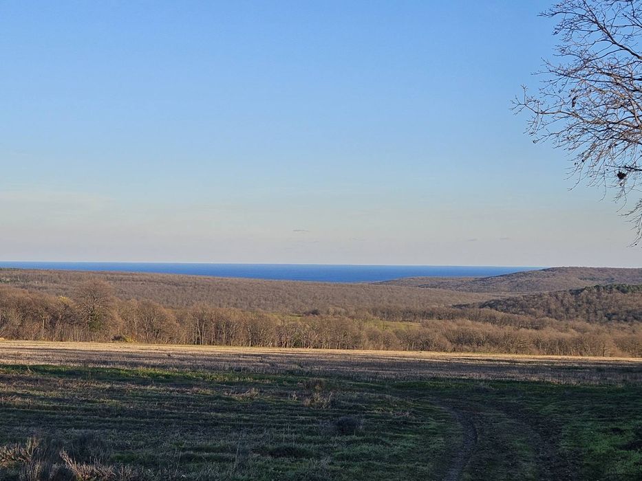 Парцел  7 декара разположен  в живописната местност на с. Приселци