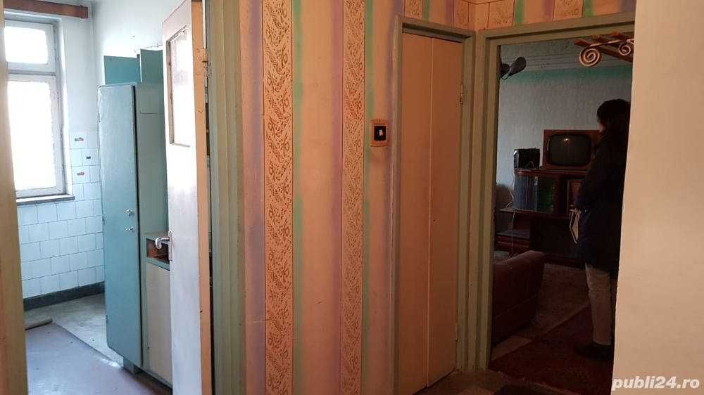 Proprietar, vând apartament 3 camere - Crihala - bloc D2