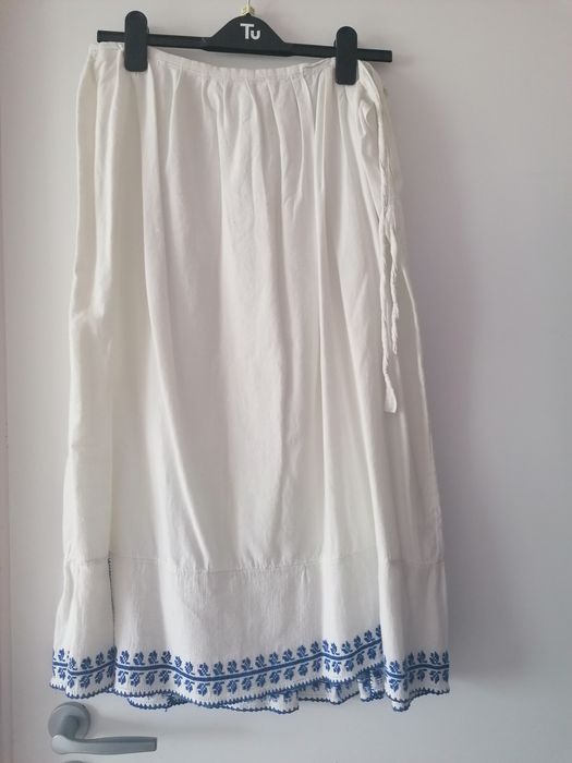 Vând ie cu poale - costum popular