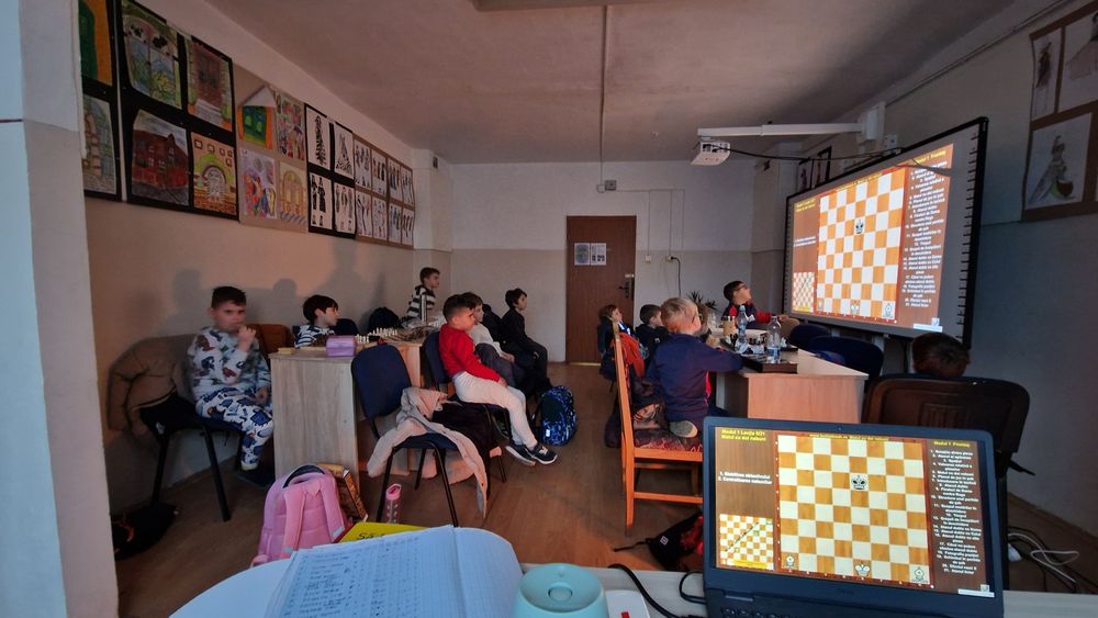 CURSURI DE ȘAH ONLINE - Începători - Prof.. LAURA N.