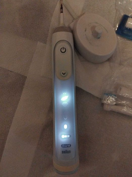 Periuță de dinți electrică Oral B Genius 9000.