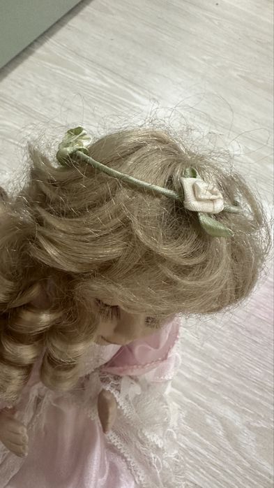 Фарфоровая кукла