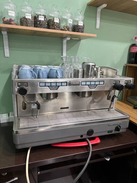 Koffemashinka sotiladi