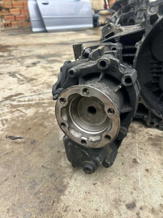 6 степенна ръчна Скоростна кутия FUQ и раздатка  Audi A3 quattro 2.0 TDi 2004г