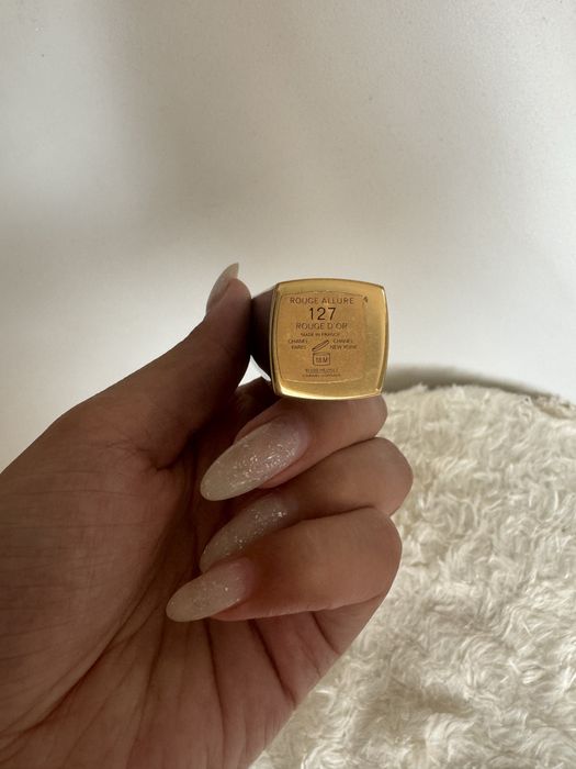 Пудра за лице Bobbi brown фон дьо тен Dior Huda червило Chanel