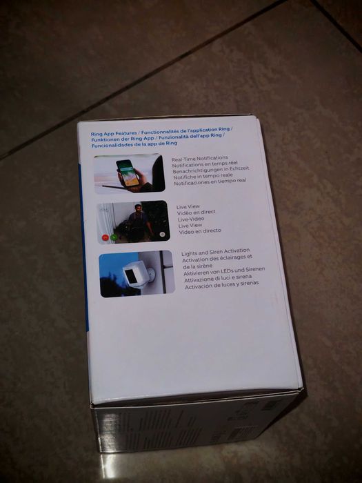 Cameră de supraveghere Ring Spotlight Cam Plus (pe baterie)