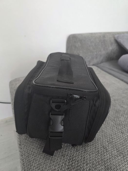 Vand Geanta de bicicleta si ochelari sant produse noi