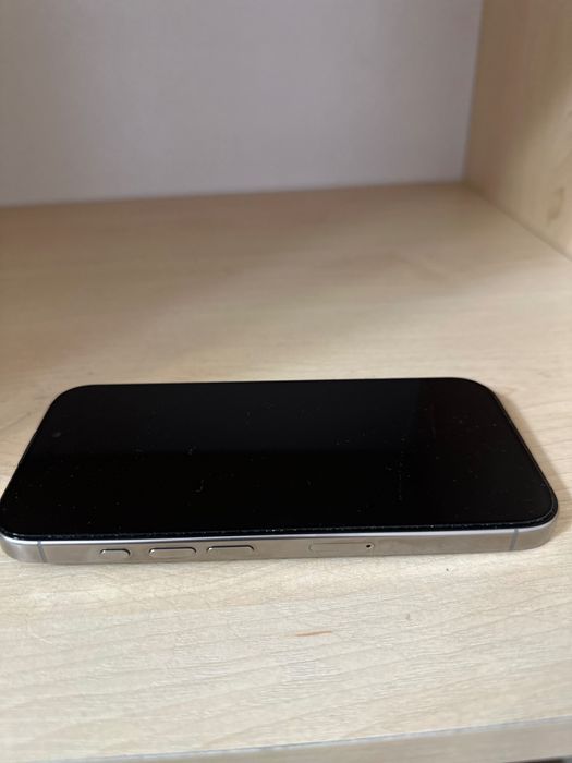 iPhone 16 pro Titanium