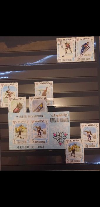 De vânzare clasoare cu timbre. Rog seriozitate