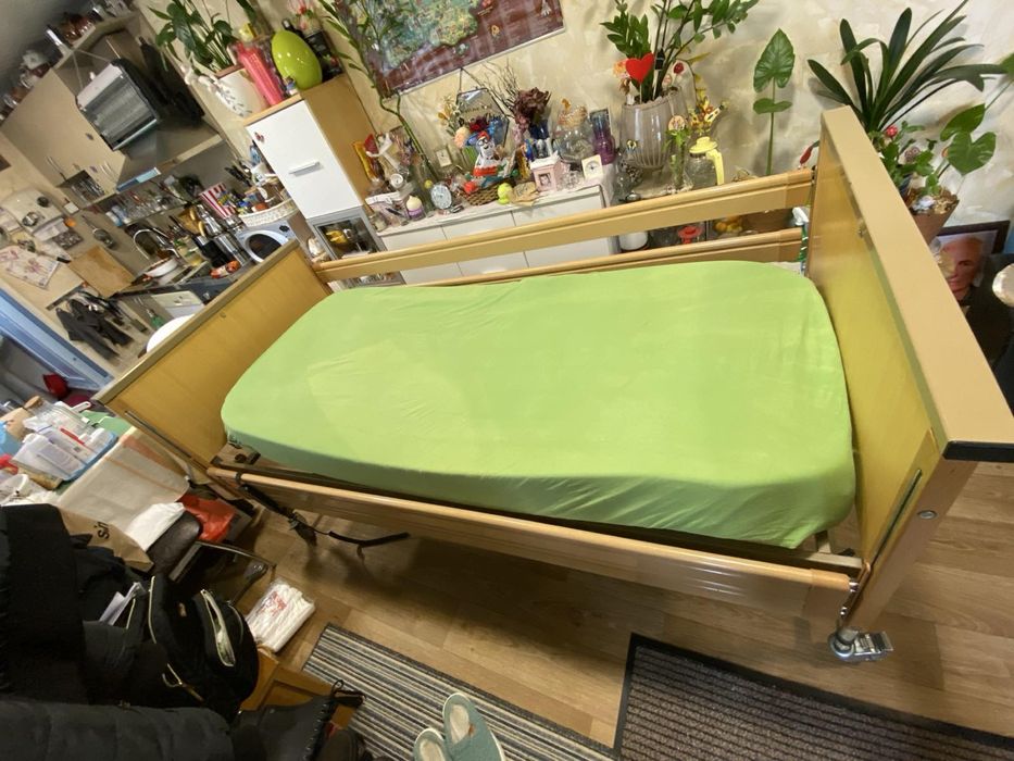 Електрическо Болнично легло+антидекубитален дюшек