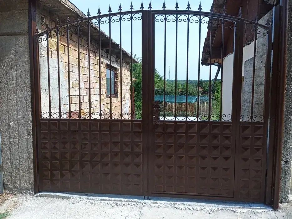 Изделия от метал и дърво