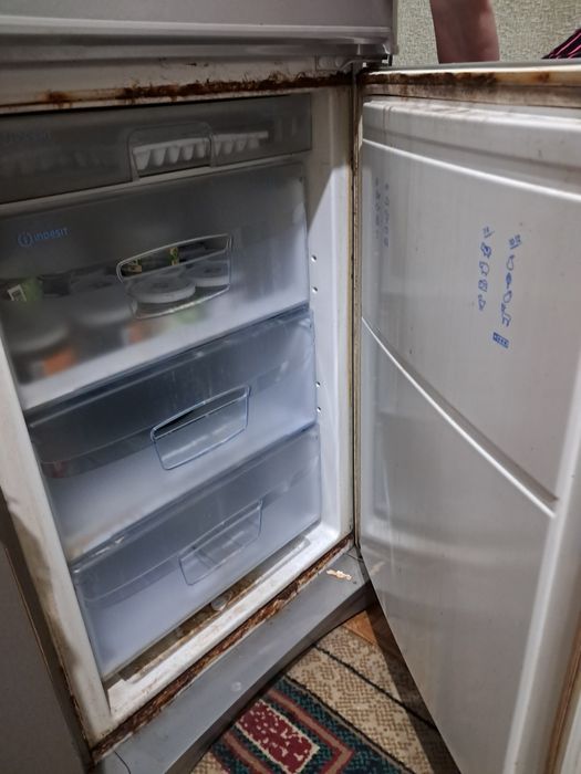 Холодильник двух камерный  двух агрегатный