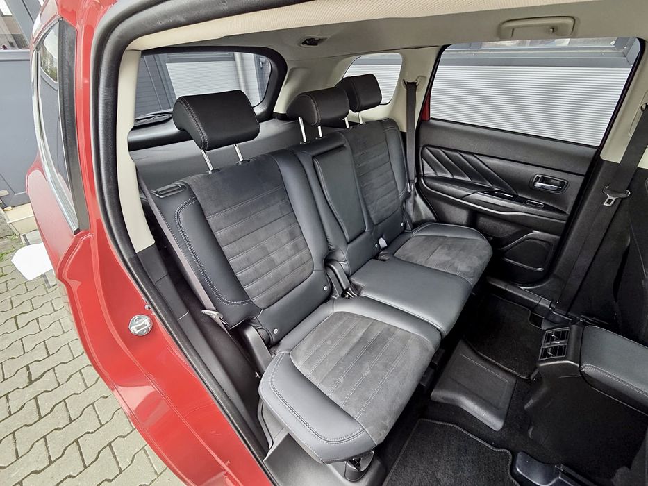 Mitsubishi Outlander PHEV | 2019 | 100.000km | 4x4 | Automat | Plug-in Hybrid | Visiniu Metalizat | Led Xenon | Camera | Navi | Piele Alcantara | TOP
