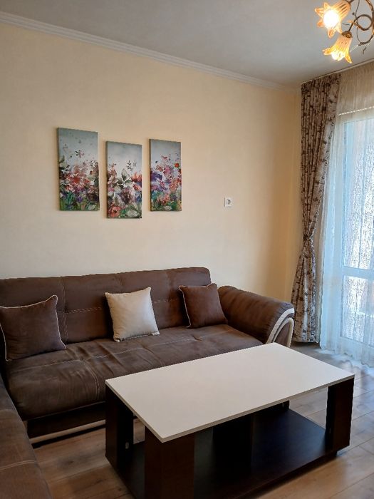 Двустаен Възраждане с Асансьор, Интернет