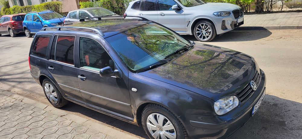 Vand vw golf 4  1,4 benzina din 2002  . 4500 lei