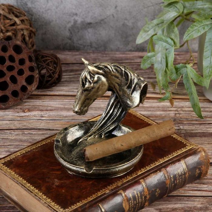 Нов Пеплник Скелет с Черепи за Цигара или Пура