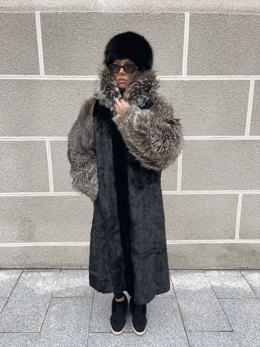 Haina din blana naturala de vizon negru cu maneci si gluga de vulpe