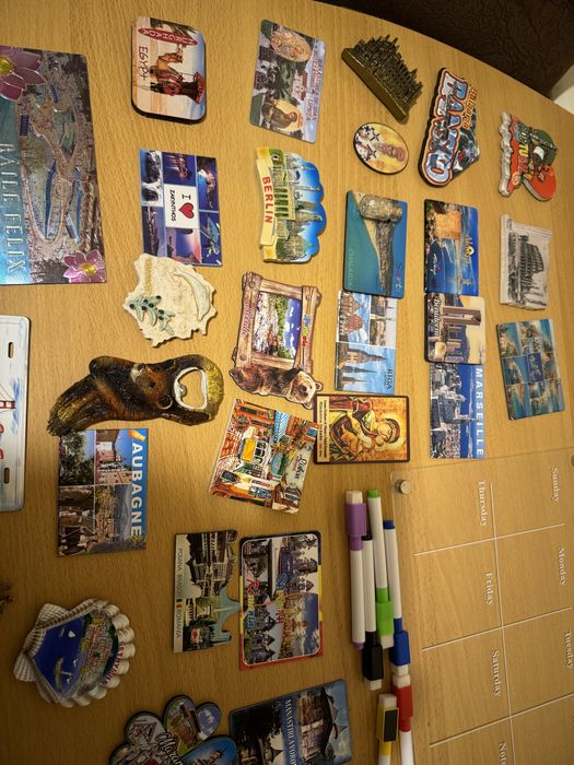 Lot magneti frigider si weekly planner cu carioci