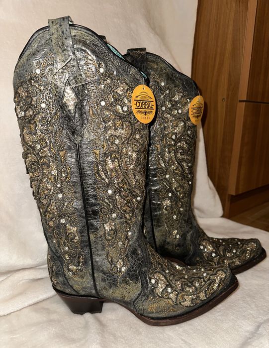 Corral boots cu eticheta