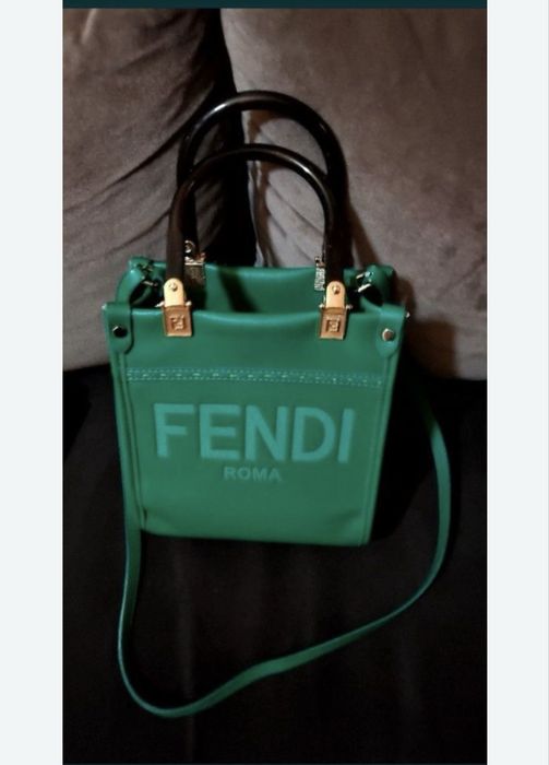 Чанти от различни марки Fendi, Karl Lagerfeld, Guees.