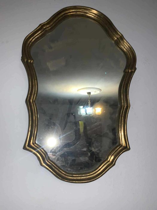 Oglinda de perete cu rama din lemn