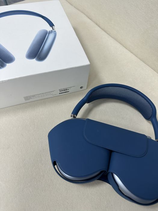 AirPods Max в голубом цвете