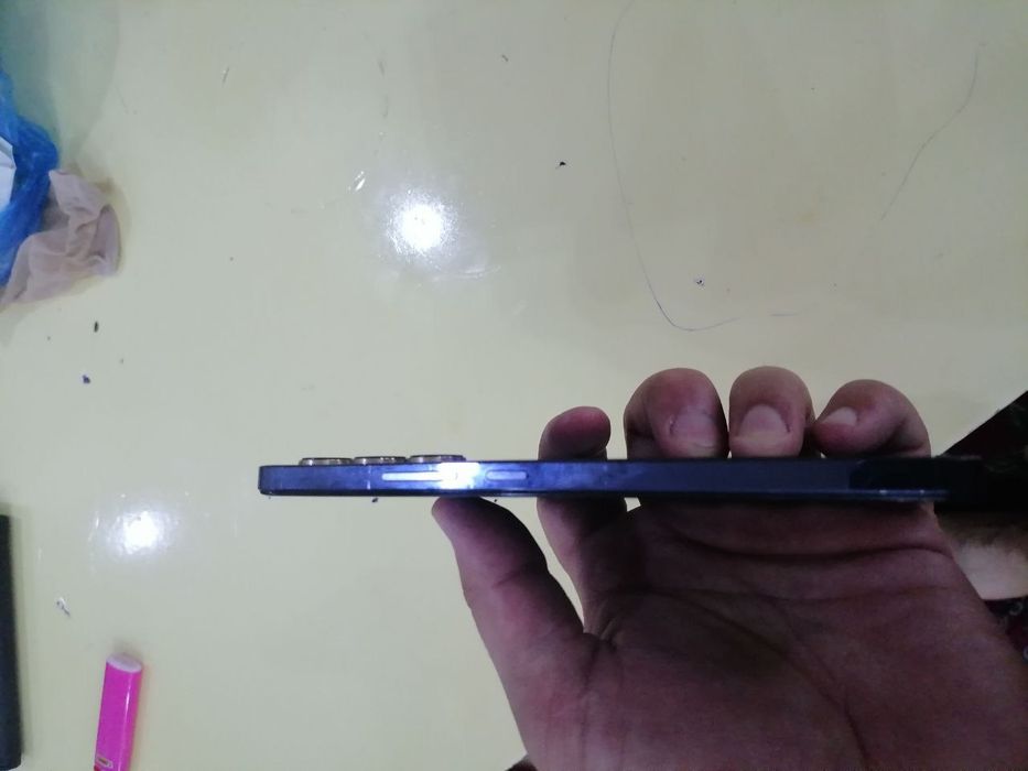 Vivo Y100 8/256 xolati yaxshi