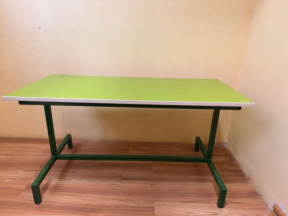 Парта детская 1,28 длина
45 см ширина 
50 см высота