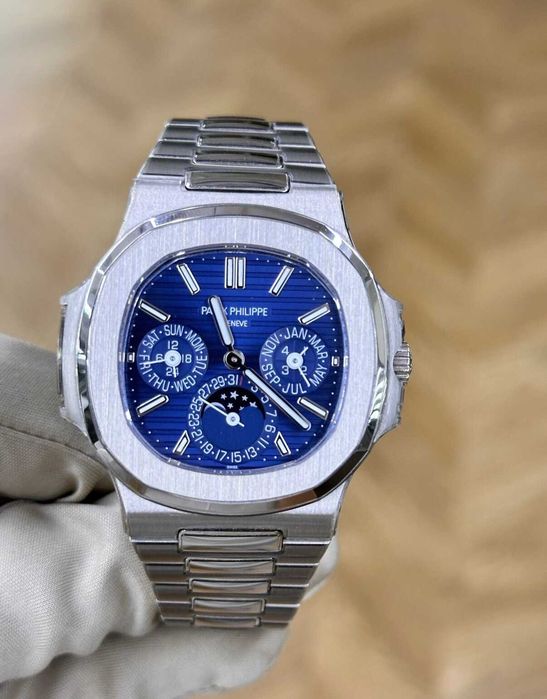 Часовник Patek Philippe Nautilus 5740/1G-001 с вечен календар