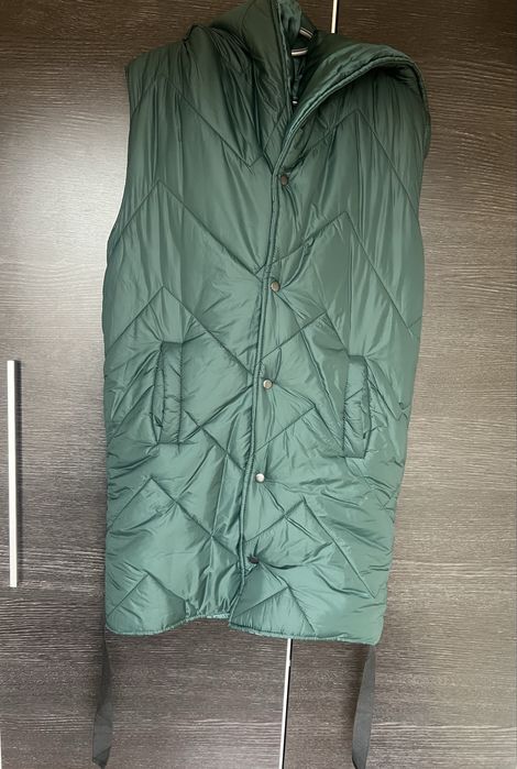 Зелен дълъг мъжки елек.