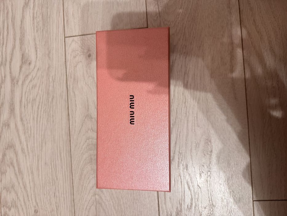 Слънчеви очила на Miu Miu