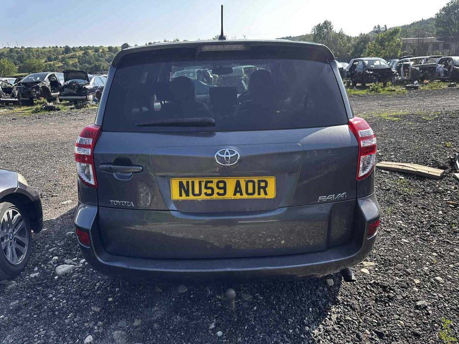 Продава се на части: Toyota RAV4 2.2 D-4D 2011