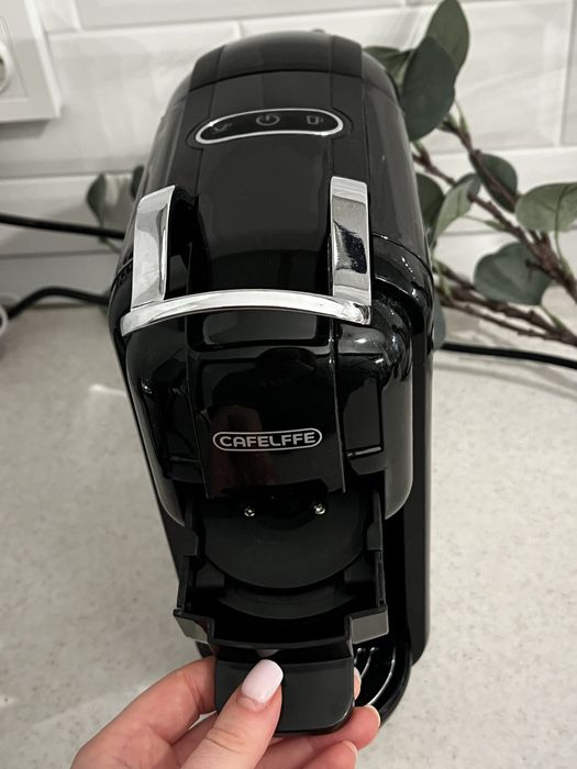 Espressor cu capsule CAFELFFE 4 în 1 – NEGRU