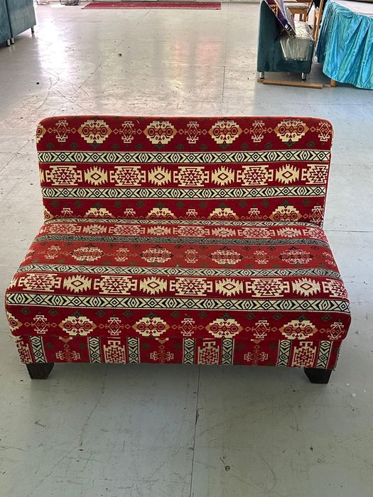 Акция! Продам столы и диваны