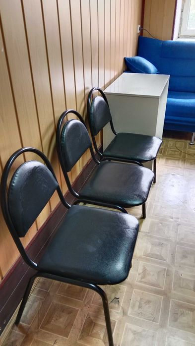 Стулья офисные материал экокожа 4 шт. Доставка бесплатно.