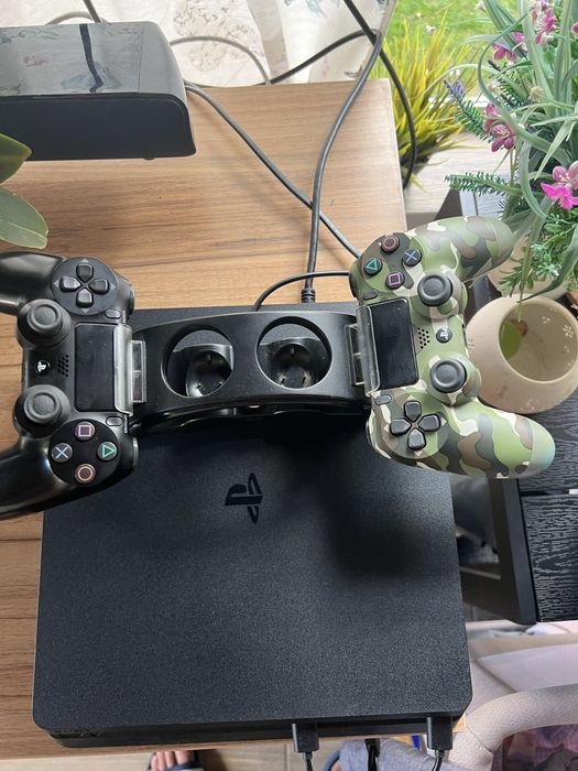 Продавам Playstation 4