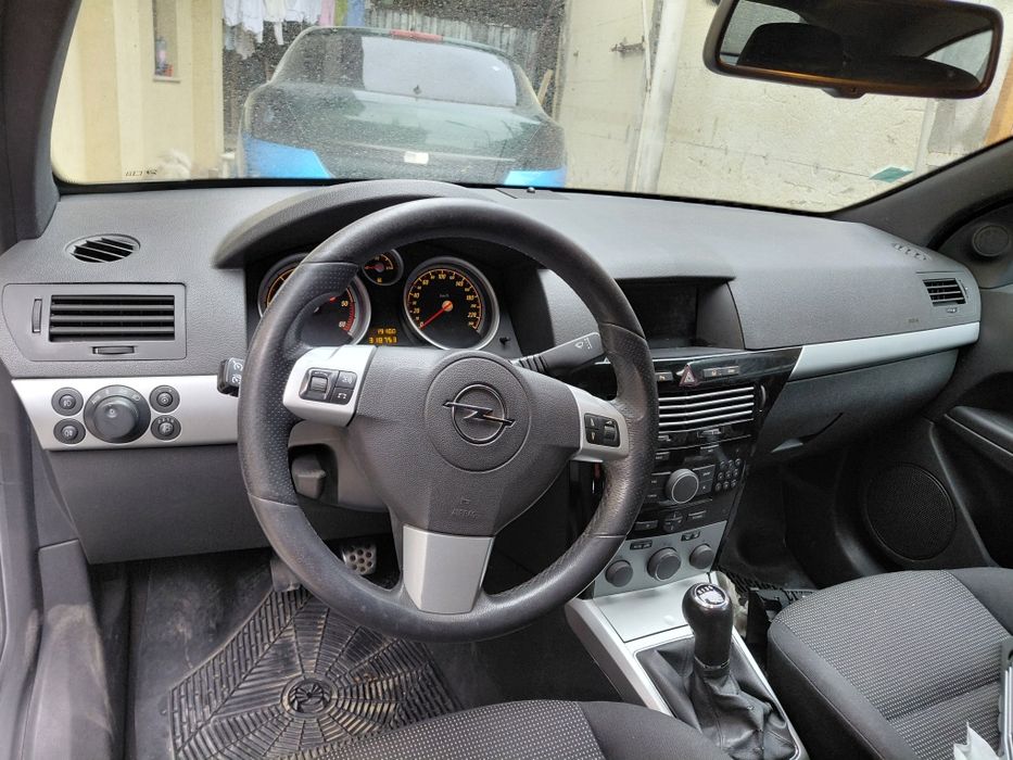 Opel astra h gtc 1.9