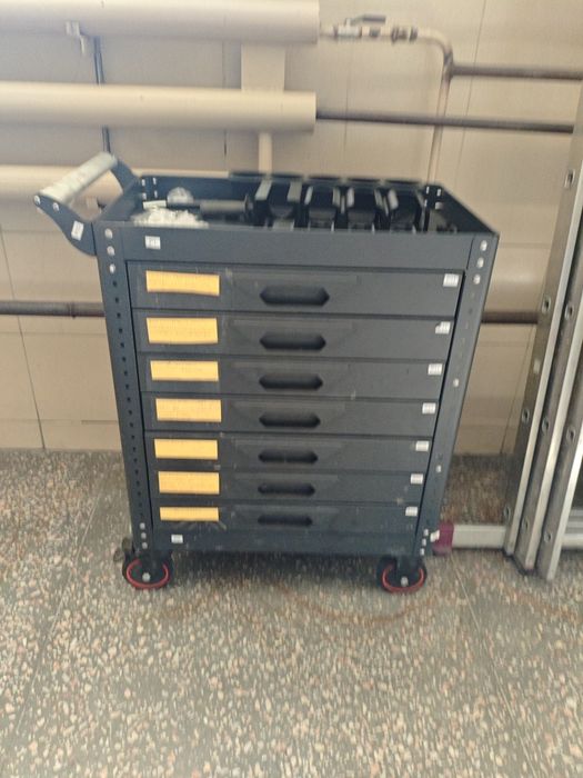Ящик - тележка для инструмента