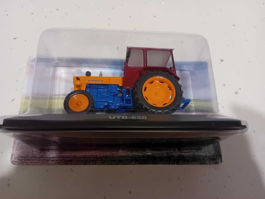 Machetă Tractor UTB-650