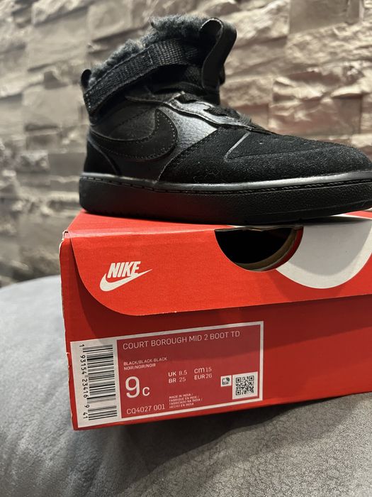 Nike - Спортни обувки Court Borough с велур, Черен