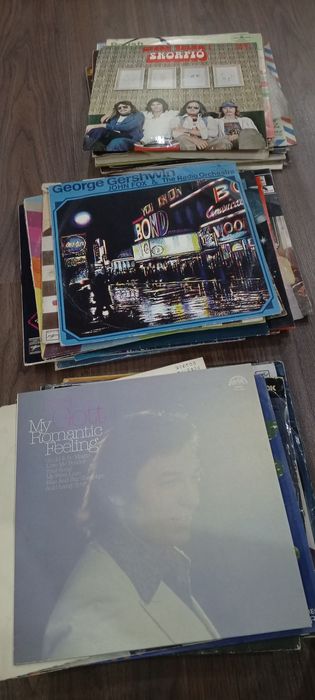 Виниловые пластинки. 200 штук