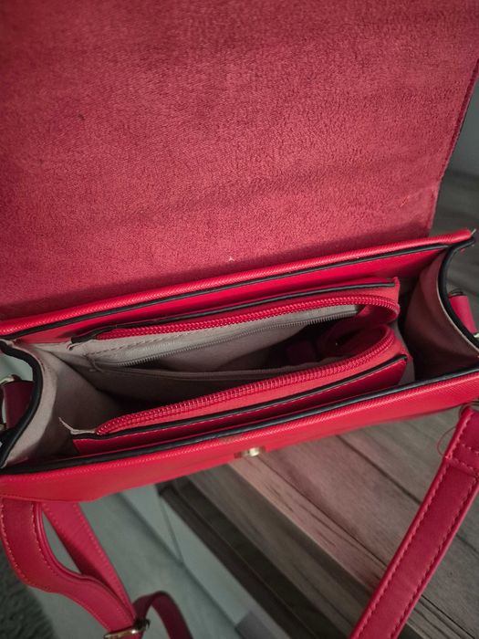 Geantă roșie stare impecabilă