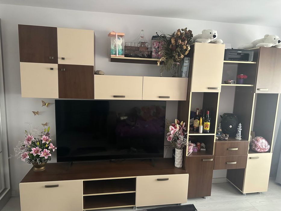 Mobilă sufragerie+masuta ,stare foarte bună ,nu asigur transport