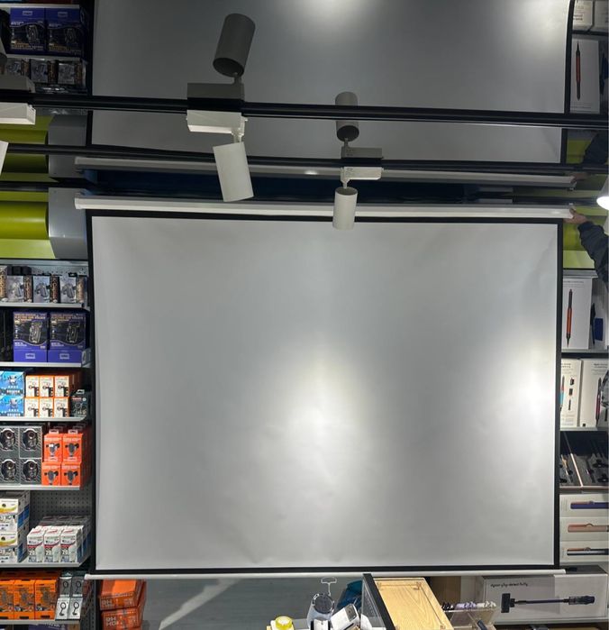 Полотно для проектора с пультом