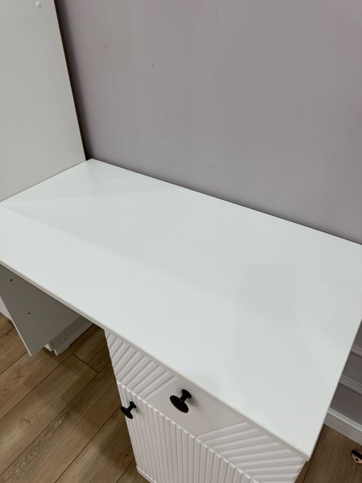 Продам стол+пенал для школьника