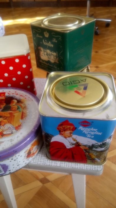 Банки жестянные металлические.