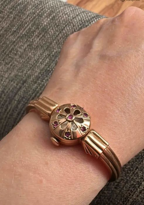 Продам золотые часы