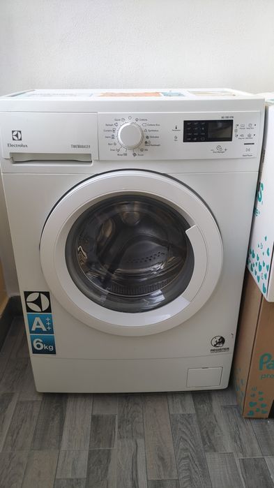 Продавам пералня Electrolux