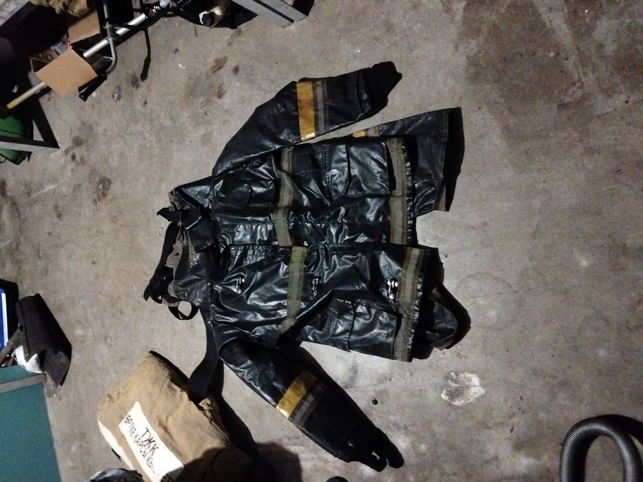 Боевой одежда пожарнго